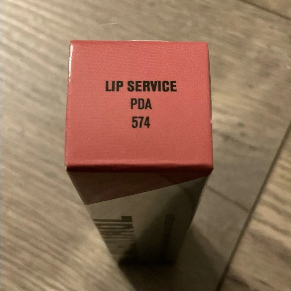 IL MAKIAGE Black and Pink Lipstick